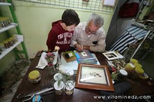 Tlemcen - Sid Ahmed l\'Herboriste de Hartoun fait ses composition florales, des chefs d\'oeuvres