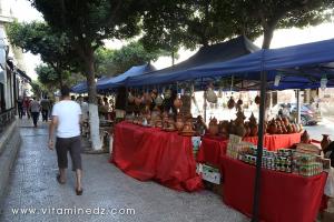 Alger - Place Audin, exposition d\'artisanat.