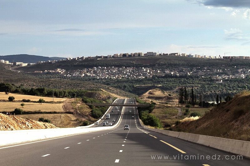 Tlemcen - Oujlida et Ain El Hout vues de l'autoroute