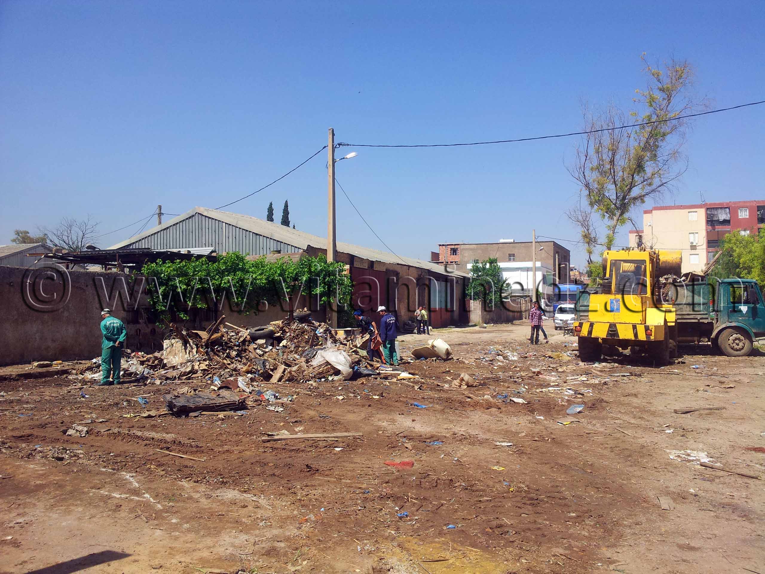 Tlemcen - Abou-Tachfine, enfin le nettoyage du Marché ... Mais reste du boulot