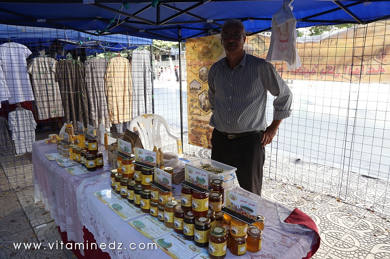Producteur de Miel à Alger - Place Audin, exposition d'artisanat.