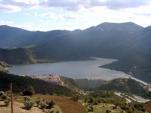 Barrage de Tichy Haf (Béjaïa) -  Des baigneurs bravent le danger