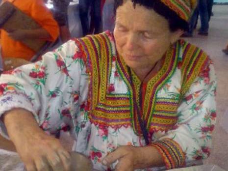 Maatkas (Tizi Ouzou) - Portrait:  Nna Ouerdia, une potière aux doigts d’or