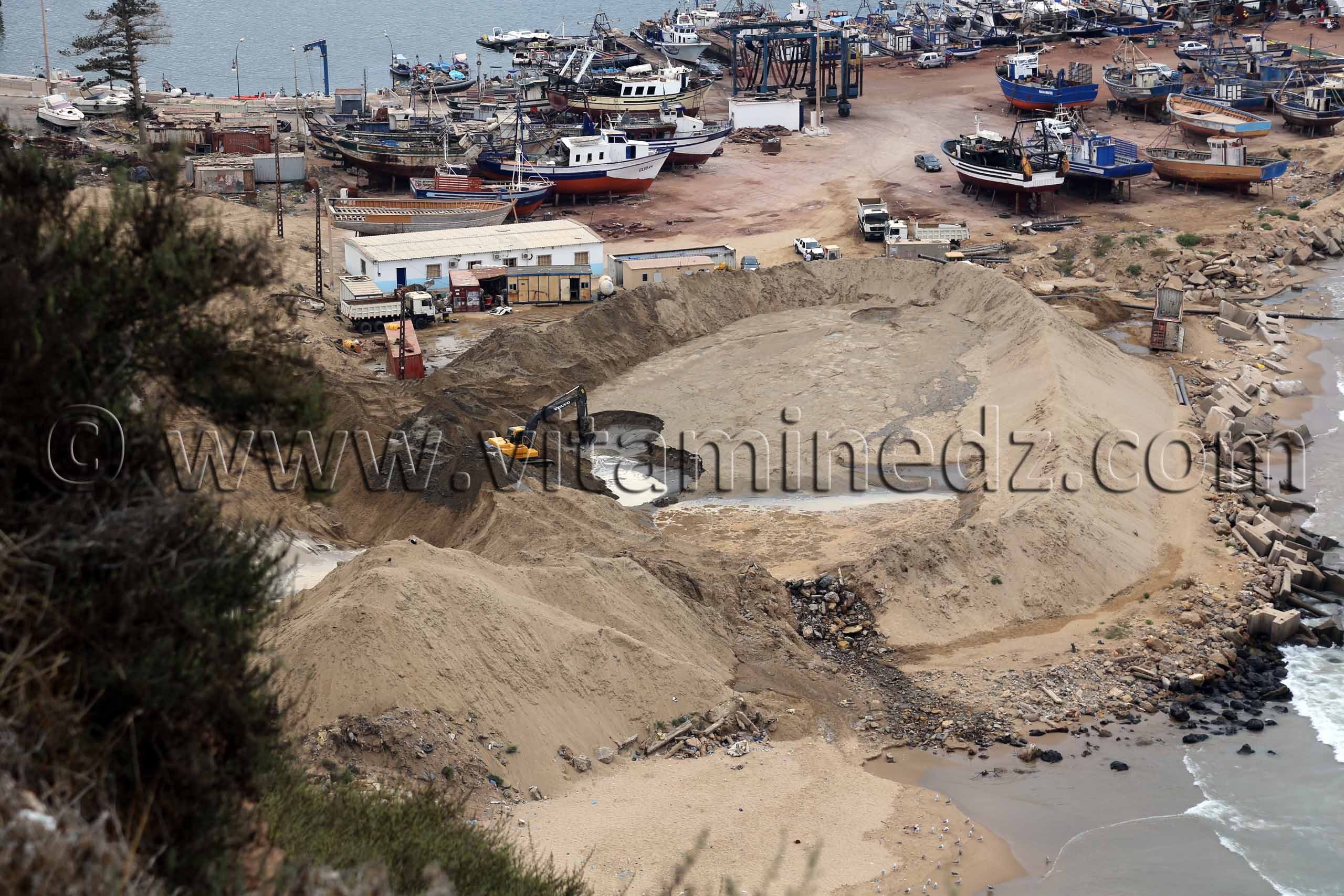 Sable extrait du port de Beni Saf, est revendu au lieu d'etre réintroduit dans les plages avoisinantes