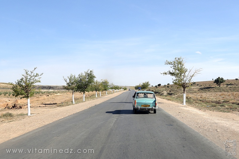 Au volant de la mythique Peugeot 404