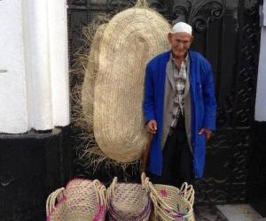 Algérie - Mobilisation sur facebook au profit d’un vieux commerçant ambulant  Mohamed de Dellys