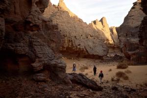 Djanet, Algérie. Canyons et gorges mènent à travers le grès Tassili n Ajjer de Djanet dessus de la ville.
