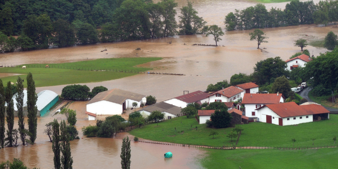 Planète - Côte d'Azur (France): Inondations 