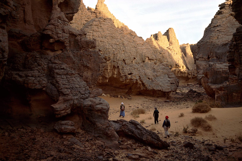 Djanet, Algérie. Canyons et gorges mènent à travers le grès Tassili n Ajjer de Djanet dessus de la ville.