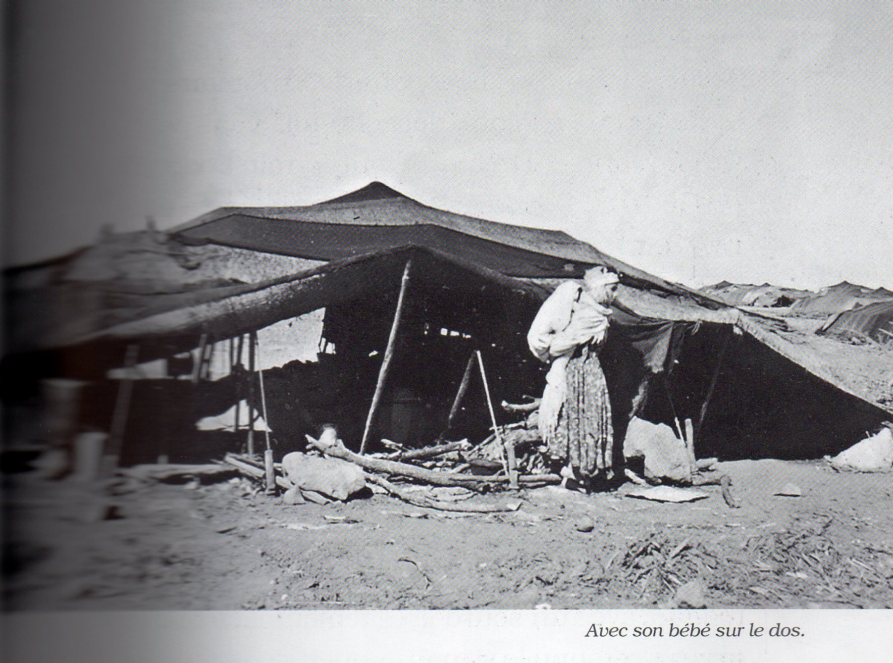 Le bébé sur le dos