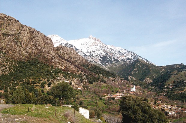 Ain El Hammam...(Tizi Ouzou)  Les premières neiges recouvrent les cimes du Djurdjura