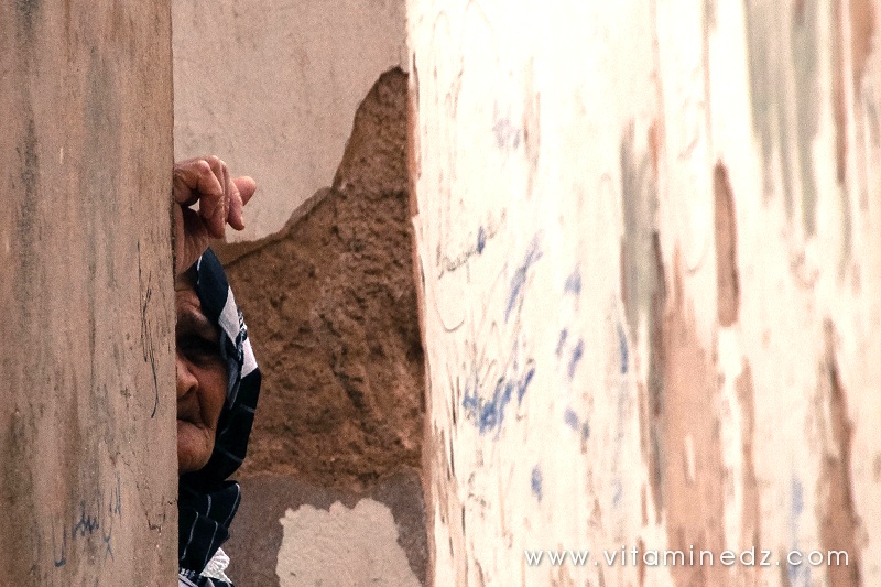 Tlemcen - Vieille femme du Quartier historique d'El Eubbad