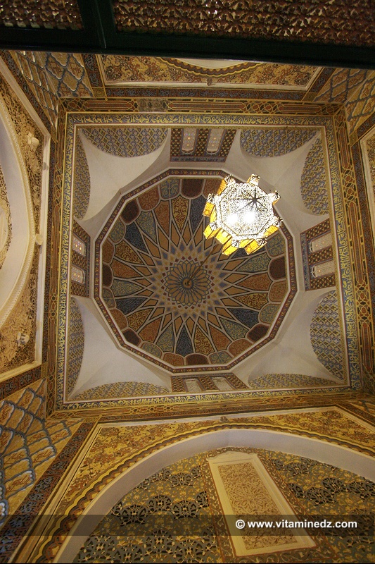 Plafond du mausolée de Sidi Boumediene