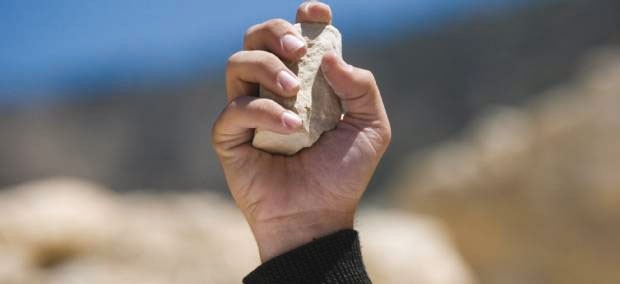 INAUGURATION DE LA LIGNE FERROVIAIRE RELIANT BÉNI-SAF À AÏN TÉMOUCHENT:  Les lanceurs de cailloux sont de retour
