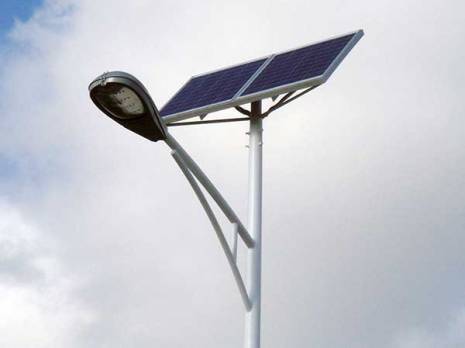 Tlemcen -  Une station solaire pour l’éclairage de l’autoroute