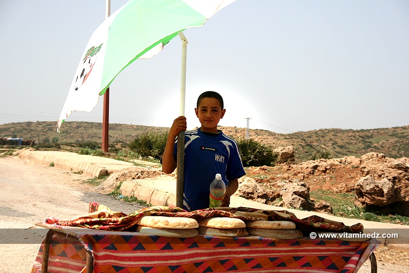 Tlemcen - Vendeur de pain près de Mefrouche