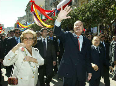 Le président Bouteflika avec Jacques et Bernadette Chirac à Alger