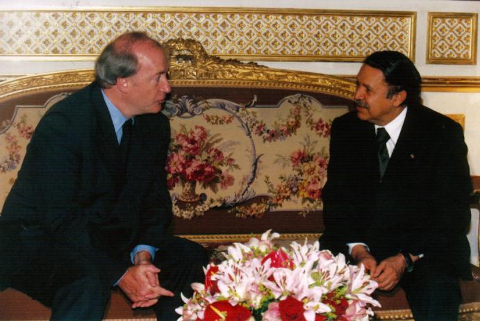 Le président Bouteflika avec Hubert Vedrine