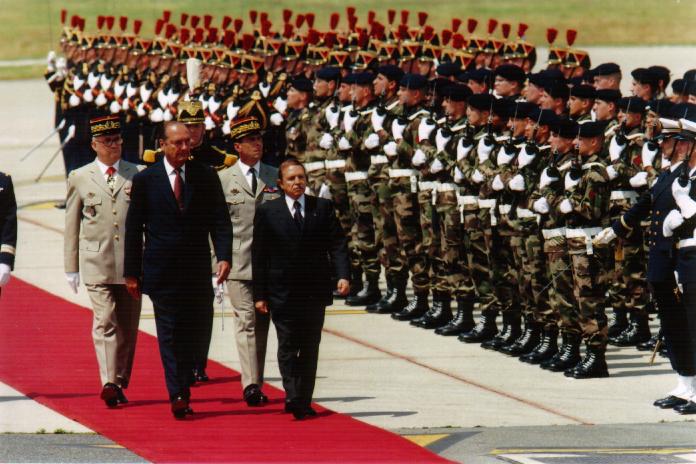 Le président Bouteflika avec Jacques Chirac en France