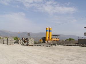 Unité de production de produits agglomérés en béton