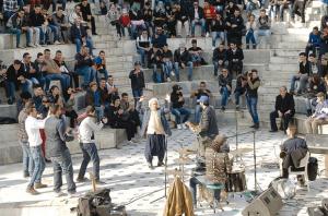 CHANTS, DANSES, PEINTURE ET DIVERSES EXPRESSIONS ARTISTIQUES HIER À LA GRANDE-POSTE.  Alger: les jeunes se réapproprient l’espace public