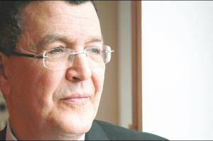 NACER KETTANE À PROPOS DE L’ARTICLE 51 DU PROJET DE RÉVISION DE LA CONSTITUTION:  “La communauté algérienne en France est interloquée”