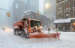 Planète -  USA: après une tempête de neige historique, le déblayage bat son plein