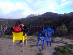 Un café face aux chaines montagneuse d\'El Wanchariss