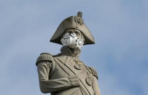 Planète -  GB: un masque sur des monuments londoniens pour dénoncer la pollution