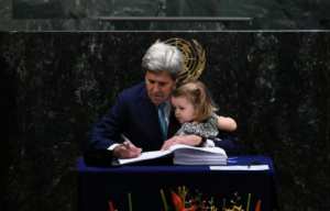 Planète -  Climat: un nombre record de pays signent à l'ONU l'accord de Paris