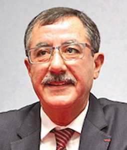 Planète - France: Hommage à Arezki Idjerouidène  Emouvants témoignages à Ber-TV