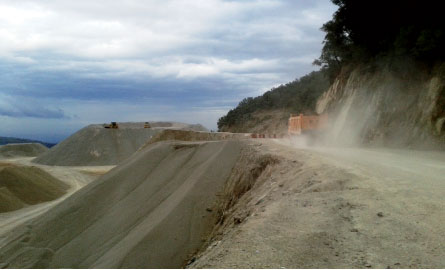 Carrière d’agrégats de Toudja (Béjaïa):  L’incommodant ballet des poids lourds chinois