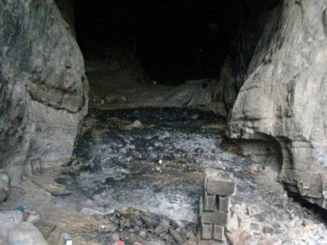 Constantine - Site naturel de la ville: La grotte des Ours vandalisée