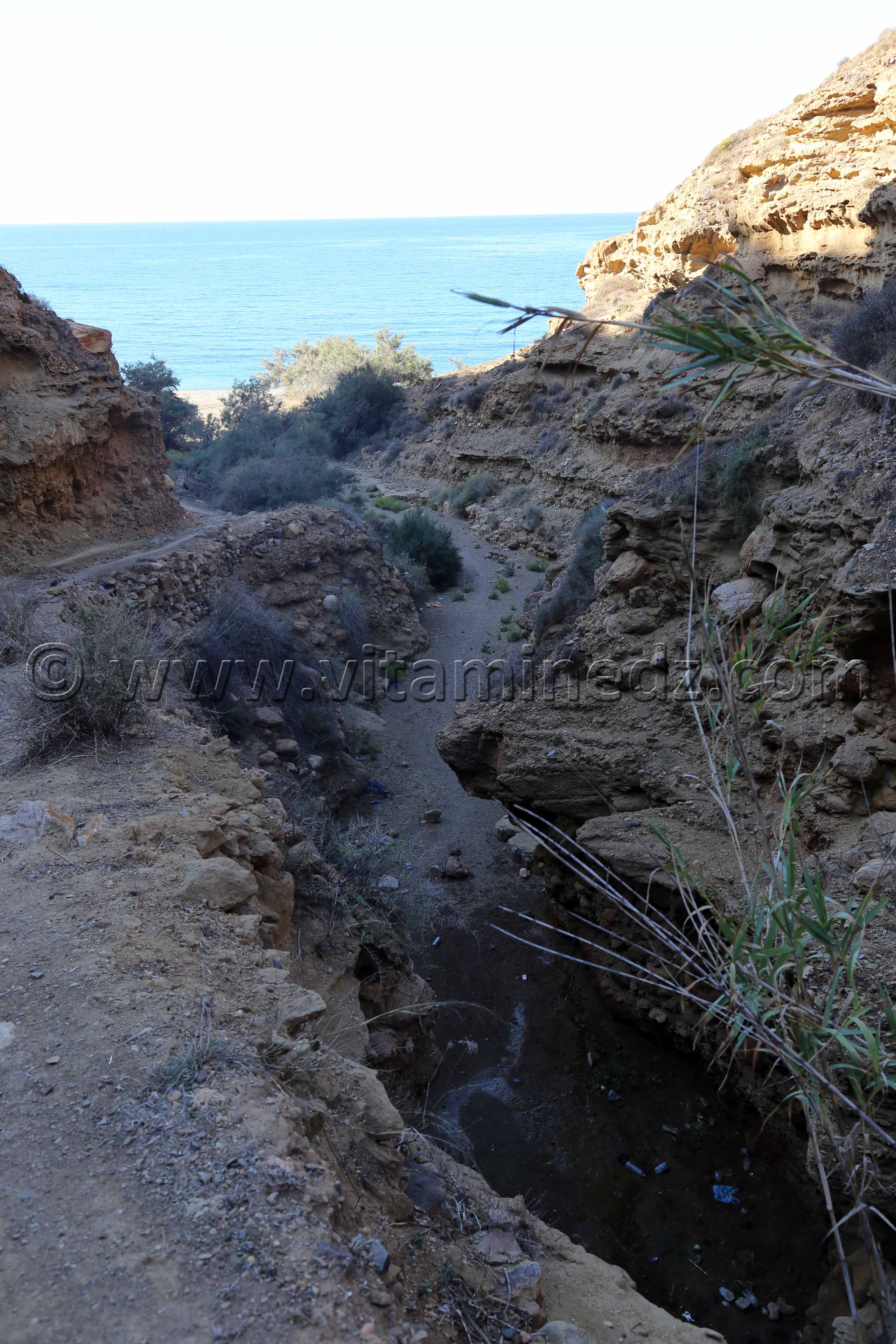piste et ravins pour atteindre la Plage Bkhata - Commune Souahlia (Tlemcen)
