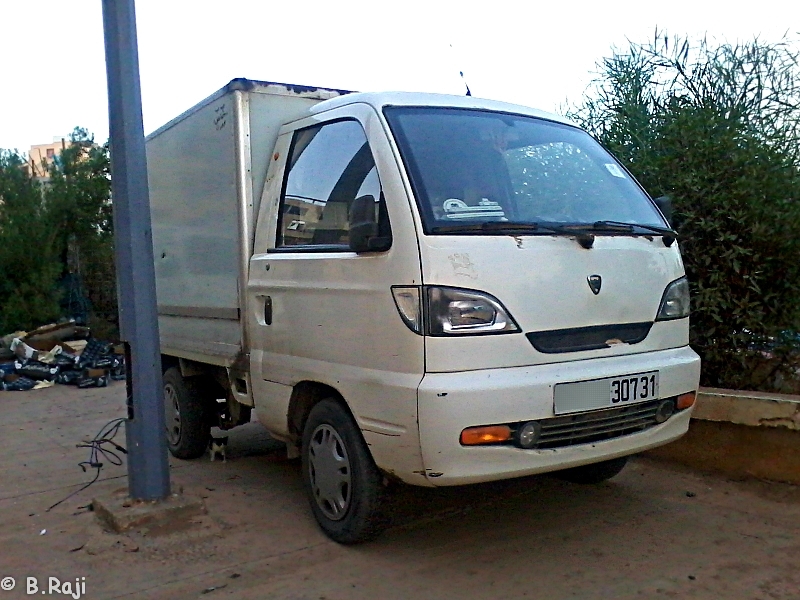 سيارة نقل بضائع صينية بحي الصباح، وهران