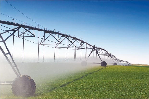 Ain Témouchent - POUR FAIRE FACE AU DÉFICIT PLUVIOMÉTRIQUE:  Des pivots d’aspersion distribués aux agriculteurs