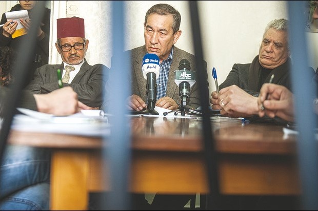 Algérie - LA GRÈVE DE LA FAIM DU GÉNÉRAL FRAGILISE SON ÉTAT DE SANTÉ.  Affaire Benhadid: les avocats dénoncent la lenteur de la procédure