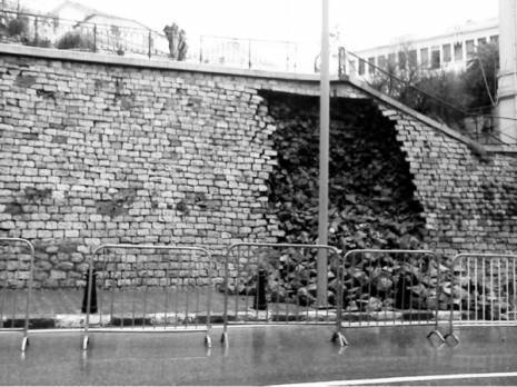 Constantine - 24 heures après l’incident de Souika: Spectaculaire effondrement sur l’avenue Zaâbane