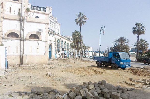 CARREFOUR DU MILLÉNAIRE D’ALGER:  Silence, on dépave !