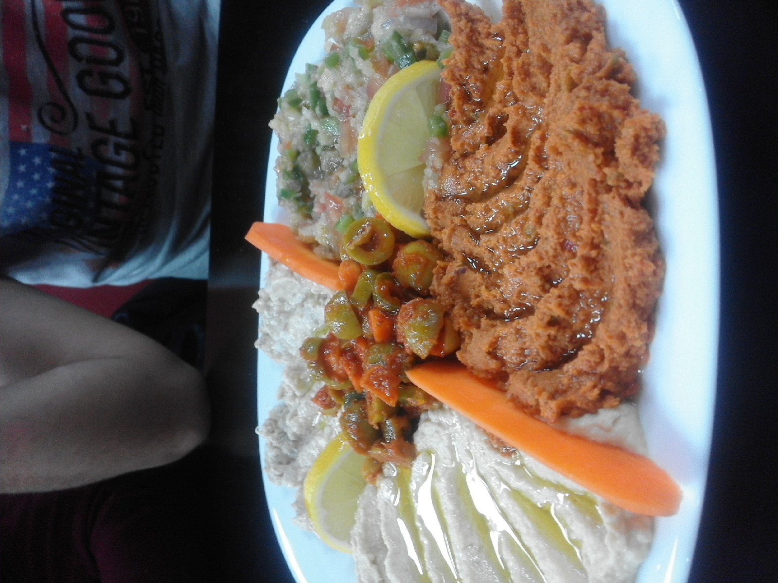 Entrées syriennes sucrées salées, hommoss huile d'olive ...