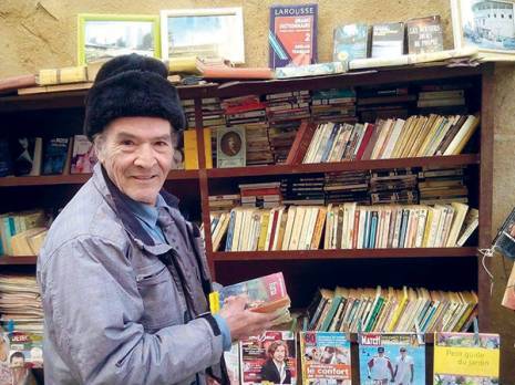 Hamchaoui Moussa, dit Ammi Moussa:  Bouquiniste depuis 46 ans à Oran!