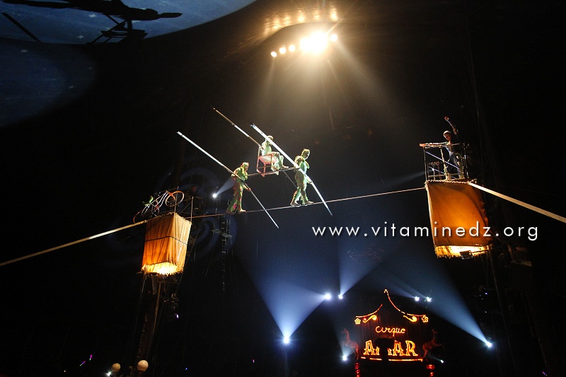 Acrobates - Cirque Amar en tournée à Tlemcen