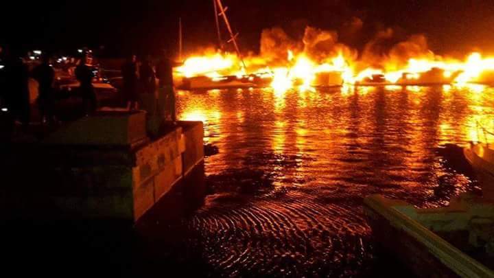 Incendie au port de plaisance de Sidi Fredj