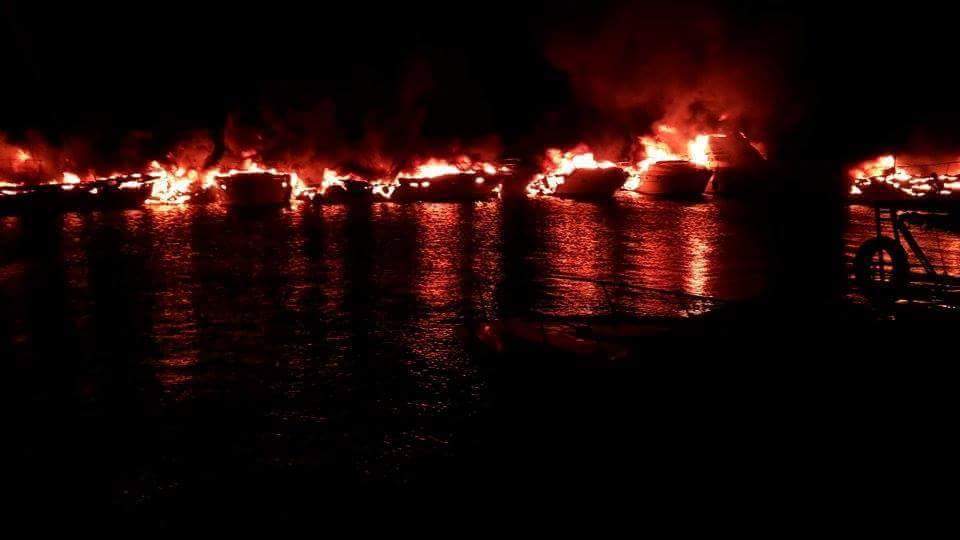 Port de plaisance de Sidi Fredj, anéanti par les flammes