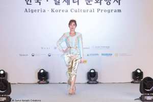 Le costume traditionnel algérien présenté à Séoul. par le styliste Samir KERZABI