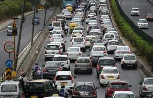 Planète - Inde: la justice ordonne de retirer l'immatriculation des vieilles voitures à Delhi