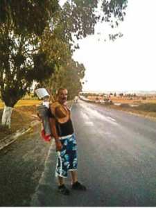 Pour dénoncer la pollution par les sachets en plastique:  Un écologiste marche de Beni Saf sur Alger pour interpeller Sellal