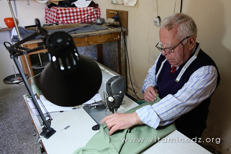 Mr Kaid Slimane Réda, Tailleur passionné à Kiffane (Tlemcen)