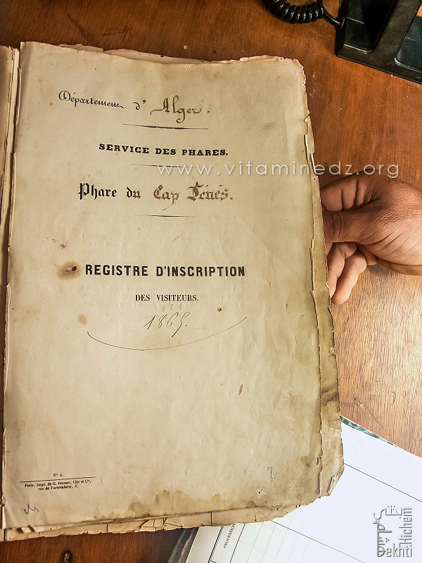 Registre des visiteurs du Phare du Cap Tenes vieux de 150 ans