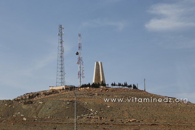 El Bayadh, Stèle des martyrs sur la Route nationale A6